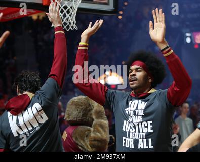 Cleveland, États-Unis. 16th janvier 2023. Cleveland Cavaliers Center Jarrett Allen (31) est introduit pour le jeu de Cavs contre les pélicans de la Nouvelle-Orléans à Rocket Mortgage Fieldhouse sur Martin Luther King Jr Journée à Cleveland, Ohio, le lundi, 16 janvier 2023. Photo par Aaron Josefczyk/UPI crédit: UPI/Alay Live News Banque D'Images