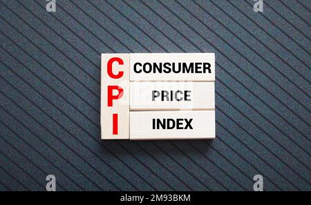 IPC, symbole de l'indice des prix à la consommation. Blocs en bois avec les mots « CPI, indice des prix à la consommation ». Banque D'Images