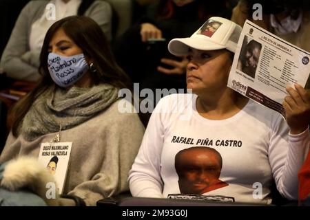 Mexico, Mexique. 16th janvier 2023. Les parents des disparus lors de la ''commémoration des cinq ans de la Loi sur la disparition des personnes'', au Musée de la mémoire et de la tolérance, à Mexico. Sur 16 janvier 2023 à Mexico, Mexique (Credit image: © Luis Barron/eyepix via ZUMA Press Wire) USAGE ÉDITORIAL SEULEMENT! Non destiné À un usage commercial ! Banque D'Images