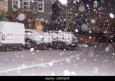 Castletownshend, West Cork, Irlande. Lundi 16th janvier 2023. L'hiver est retourné à Castletownshend West Cork, avec des températures en dessous de zéro et des chutes de neige abondantes et régulières se poursuivent ce soir. Credit aphperspective/Alamy Live News Banque D'Images