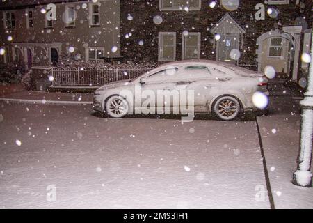 Castletownshend, West Cork, Irlande. Lundi 16th janvier 2023. L'hiver est retourné à Castletownshend West Cork, avec des températures en dessous de zéro et des chutes de neige abondantes et régulières se poursuivent ce soir. Credit aphperspective/Alamy Live News Banque D'Images