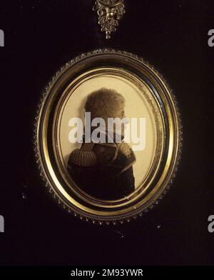 Silhouette de l'homme face à droite, portant l'uniforme militaire Lea de Portsmouth. , ca. 1810. Peinture sur verre, bordure dorée, cadre intérieur doré, cadre extérieur en papier mâché, dimensions encadrées : 7 1/8 x 6 po. (18,1 x 15,2 cm). Arts décoratifs ca. 1810 Banque D'Images