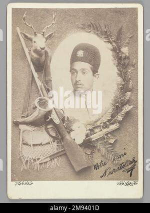 Portrait royal officiel du prince Nosratollah, l'une des 274 photos anciennes Abdullah Qentra. , 1899. Photographie argentée d'albumine, photographie : 8 5/8 x 6 5/16 po. (21,9 x 16 cm). Arts du monde islamique 1899 Banque D'Images