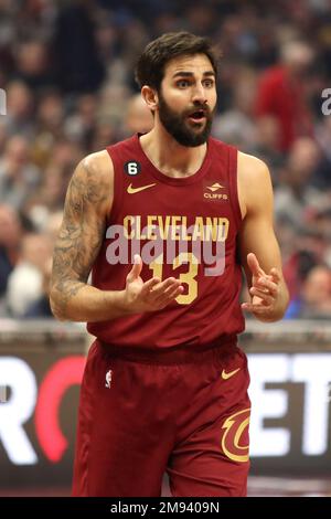 Cleveland, États-Unis. 16th janvier 2023. Le garde des cavaliers de Cleveland Ricky Rubio (13) réagit à un appel au scandale pendant la première moitié contre les pélicans de la Nouvelle-Orléans au Rocket Mortgage Fieldhouse à Cleveland, Ohio, lundi, 16 janvier 2023. Photo par Aaron Josefczyk/UPI crédit: UPI/Alay Live News Banque D'Images