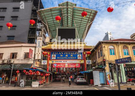 9 janvier 2023 : porte d'entrée de petaling Street, un quartier chinois situé à Kuala Lumpur, Malaisie. À la fin de 19th et au début de 20th siècle, il l'avait été Banque D'Images