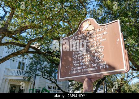 LA NOUVELLE-ORLÉANS, LA, Etats-Unis - 15 JANVIER 2023 : gros plan du marqueur historique du Garden District sur la rue Prytania Banque D'Images