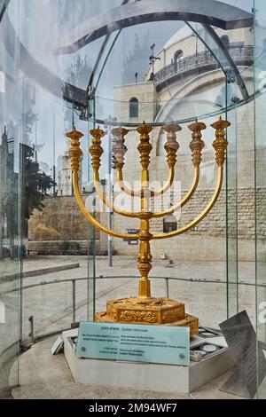 Menorah d'or à Jérusalem, don de V. Rabinovich à la ville. Banque D'Images