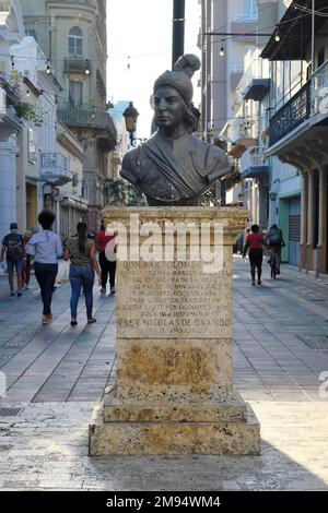 Buste de Don Bartolomé Columbus, fils de Christophe Colomb dans la rue commerçante Calle el Conde, Saint-Domingue, République dominicaine, Caraïbes Banque D'Images