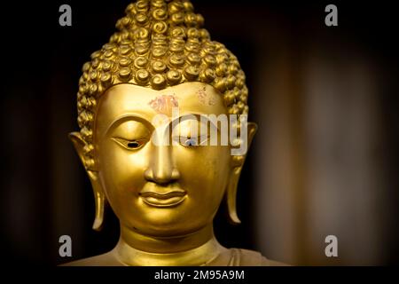 Extérieur de Wat Phra Singh est l'un des temples bouddhistes importants de Chiang Mai, Thaïlande et est construit dans le style de l'architecture Lanna. Banque D'Images