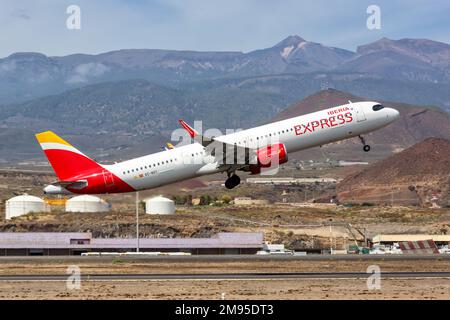 Ténérife, Espagne - 23 septembre 2022 : avion Iberia Express Airbus A321neo à l'aéroport de Ténérife Sud (TFS) en Espagne. Banque D'Images