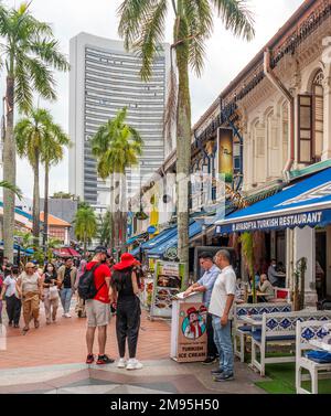 Restaurants et hôtels de charme bordant Bussorah Street dans le quartier arabe de Singapour Banque D'Images