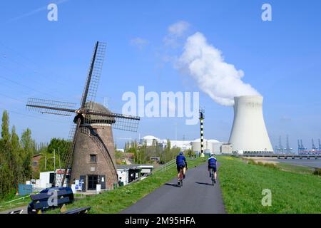 Belgique : la centrale nucléaire de Doel Banque D'Images