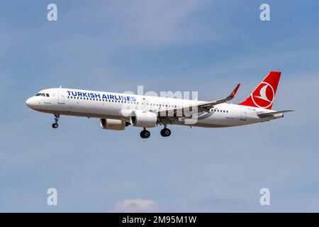 Francfort, Allemagne - 2 août 2022 : avion Airbus A321neo de Turkish Airlines à l'aéroport de Francfort (FRA) en Allemagne. Banque D'Images