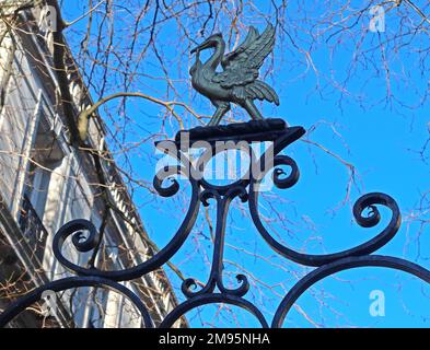 Fer forgé et Liverbird au Bluecoat Chambers 1716, centre artistique, 8 School Lane, Liverpool, Merseyside, ANGLETERRE, ROYAUME-UNI, L1 3BX Banque D'Images