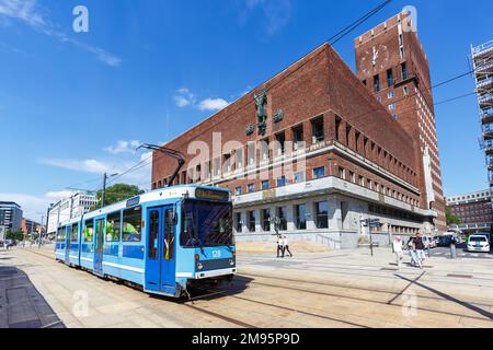 Oslo, Norvège - 15 août 2022 : tramway, transport public à la mairie d'Oslo, Norvège. Banque D'Images