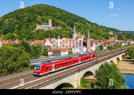 Gemuenden am main, Allemagne - 3 août 2022: Train régional type 440 Alstom Coradia Continental de Deutsche Bahn DB Regio in Gemuenden am main, allemand Banque D'Images