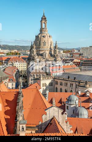 Vue sur le toit de la vieille ville de Dresde, Saxe, Allemagne, vue depuis la plate-forme d'observation du château de Dresde. Banque D'Images