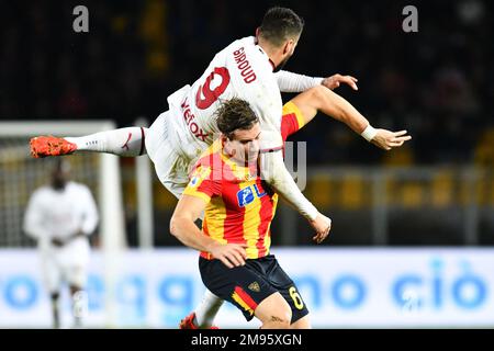 Lorenzo Colombo, avant de Lecce et Olivier Giroud, attaquant de Milan, pendant le championnat italien série Un match de football entre US Lecce et AC Milan sur 14 janvier 2023 au stade via del Mare à Lecce, Italie - photo: Marco Verri/DPPI/LiveMedia Banque D'Images