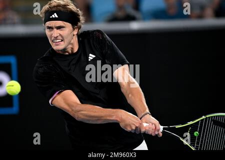 Melbourne, Australie. 17th janvier 2023. Alexander Zverev, d'Allemagne, est en compétition lors du match de 1st tours de singles masculin contre Juan Pablo Varillas, du Pérou, au tournoi de tennis Open d'Australie, à Melbourne, en Australie, le 17 janvier 2023. Credit: Guo Lei/Xinhua/Alay Live News Banque D'Images