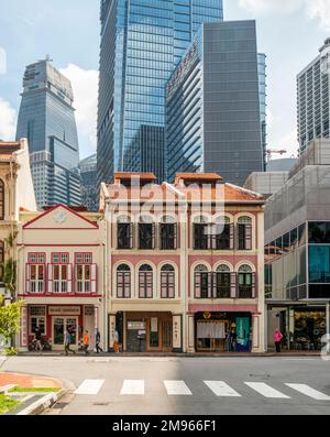 Boutiques traditionnelles sur Tg Pagar Rd et tours de bureaux du CBD en arrière-plan Tanjong Pagar Singapour Banque D'Images