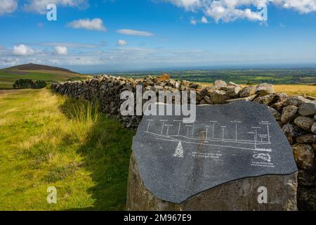 En regardant vers l'ouest le long de la péninsule de Llyn à Gwynedd Nord du pays de Galles depuis les pentes ci-dessous, en regardant vers an eIFL. Banque D'Images