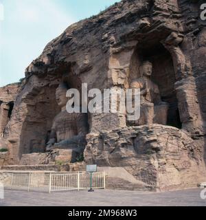 Deux statues de Bouddha sculptées dans le rocher des grottes ou grottes du Yungang (Cloud Ridge) à Datong, province du Shanxi, en République populaire de Chine. Banque D'Images