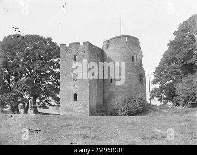 Vue sur les ruines du château de Crickhowell, Crickhowell, Powys, Mid Wales. Le château date du 12th siècle. Banque D'Images