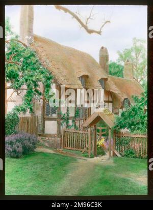 Vue sur le cottage d'Ann Hathaway à Stratford-upon-Avon, dans le Warwickshire. Banque D'Images