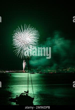 Feu d'artifice sur le port de Plymouth dans le cadre d'Artifice 2018 Championnats britanniques de l'UK Company. d'artifice Août 2018 Banque D'Images