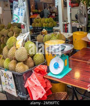 Restaurant vendant des fruits duriens dans Chinatown de Singapour Banque D'Images