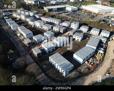 Vue aérienne du chantier de construction modulaire avec des maisons à faible coût et propriété partagée sur le site de Brown Field à Hereford, Royaume-Uni, prise janvier 2023 Banque D'Images