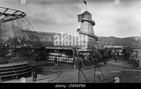 Un parc d'expositions à Burntisland, Fife, en Écosse, avec un squelette d'helter au centre. Banque D'Images