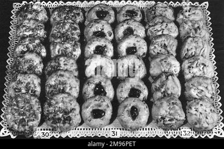 Desserts macarons et pains à thé. (30 + 31) pains de thé Date et Prune, (32) Cherry Rocks. Banque D'Images