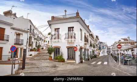 Village blanc de Frigiliana, Andalousie, Espagne Banque D'Images