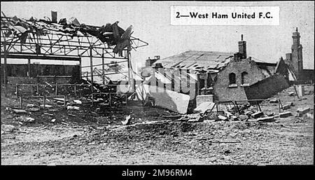 La bombe a endommagé les stands principaux d'Upton Park (le Boleyn Ground), la maison du West Ham United football Club à la suite de raids à l'attentat lors du blitz de Londres pendant la deuxième Guerre mondiale. Banque D'Images