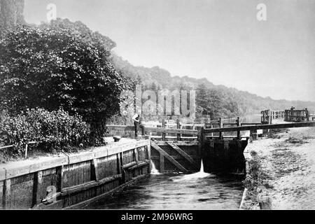 Célèbre site de beauté à la périphérie de Henley-on-Thames. complet avec verrou Banque D'Images