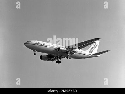 Photographié à l’aéroport de Sydney en novembre 1981, cet Airbus A300 a été nommé « James Cook ». Premier vol pour Trans Australia Airlines en juillet 1981 Banque D'Images