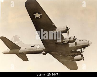 Boeing B-17F Forteresse volante, 41-24523, en vol. Banque D'Images