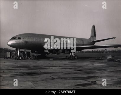 De Havilland DH106 Comet 2X, G-ALYT, fut le premier Comet Rolls-Royce Avon. Il est vu ici à Hatfield. Banque D'Images