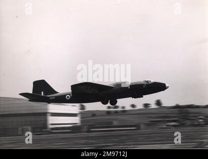 English Electric Canberra B2, WD952 ans, était alimenté par deux turbojets Bristol Siddeley Olympus. Cet avion a établi un record mondial d'altitude de 65 890ft le 29 août 1955. Banque D'Images