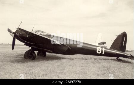 De Havilland Mosquito, N37878, Wooden Wonder, est arrivé quatrième dans la course Bendix 1949. Il est peint ici en bleu foncé et crème avec des triangles rouges sur les pécheurs. Banque D'Images