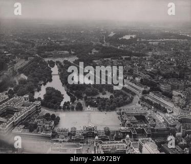 Une vue aérienne de Horse Guards Parade, St James’ Park et Buckingham Palace, Londres. Banque D'Images