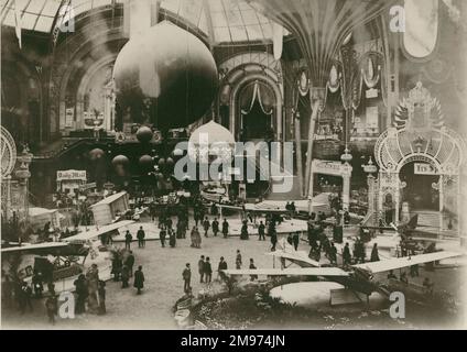Exposition internationale de locomotion aérienne tenue au Grand Palais du 25 septembre au 17 octobre 1909. Banque D'Images
