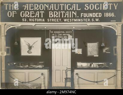 Stand de la Aeronautical Society of Great Britain à l’exposition Olympia Aero and Motor Boat, 11-19 mars 1910. Banque D'Images