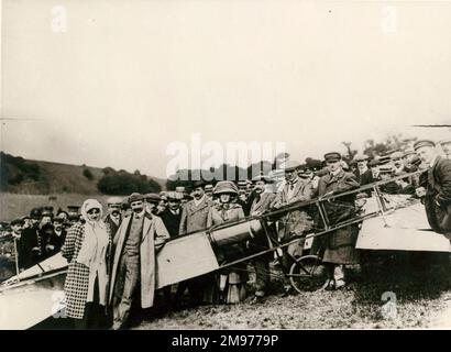 Louis Blériot et son épouse après avoir traversé la Manche, le 25 juillet 1909. Banque D'Images