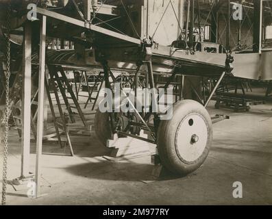 Grahame-White E.4 le Ganymede pendant la construction montrant un train de roulement. Banque D'Images