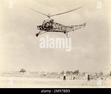 Igor Sikorsky aux commandes du Sikorsky VS-300. Banque D'Images