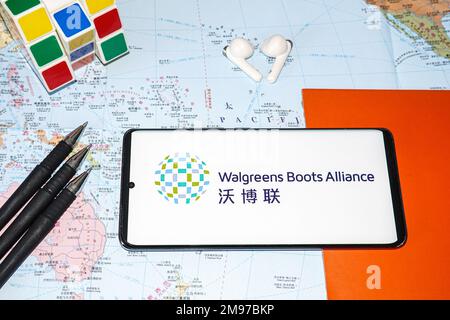 Chine. 17th janvier 2023. Dans cette illustration, un logo Walgreens Boots Alliance s'affiche sur l'écran d'un smartphone. (Photo de Sheldon Cooper/SOPA Images/Sipa USA) crédit: SIPA USA/Alay Live News Banque D'Images