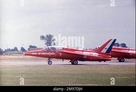 RAFAT deux Foland Gnats de RAF Red Arrows se préparant au décollage à Brampton en mai 1977 Banque D'Images