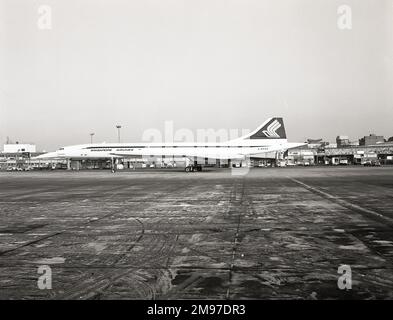 Aeropatiale - bac Concorde G-BOAD à Singapore Airlines, d'un côté, et BA, de l'autre, à Heathrow en 1978 Banque D'Images